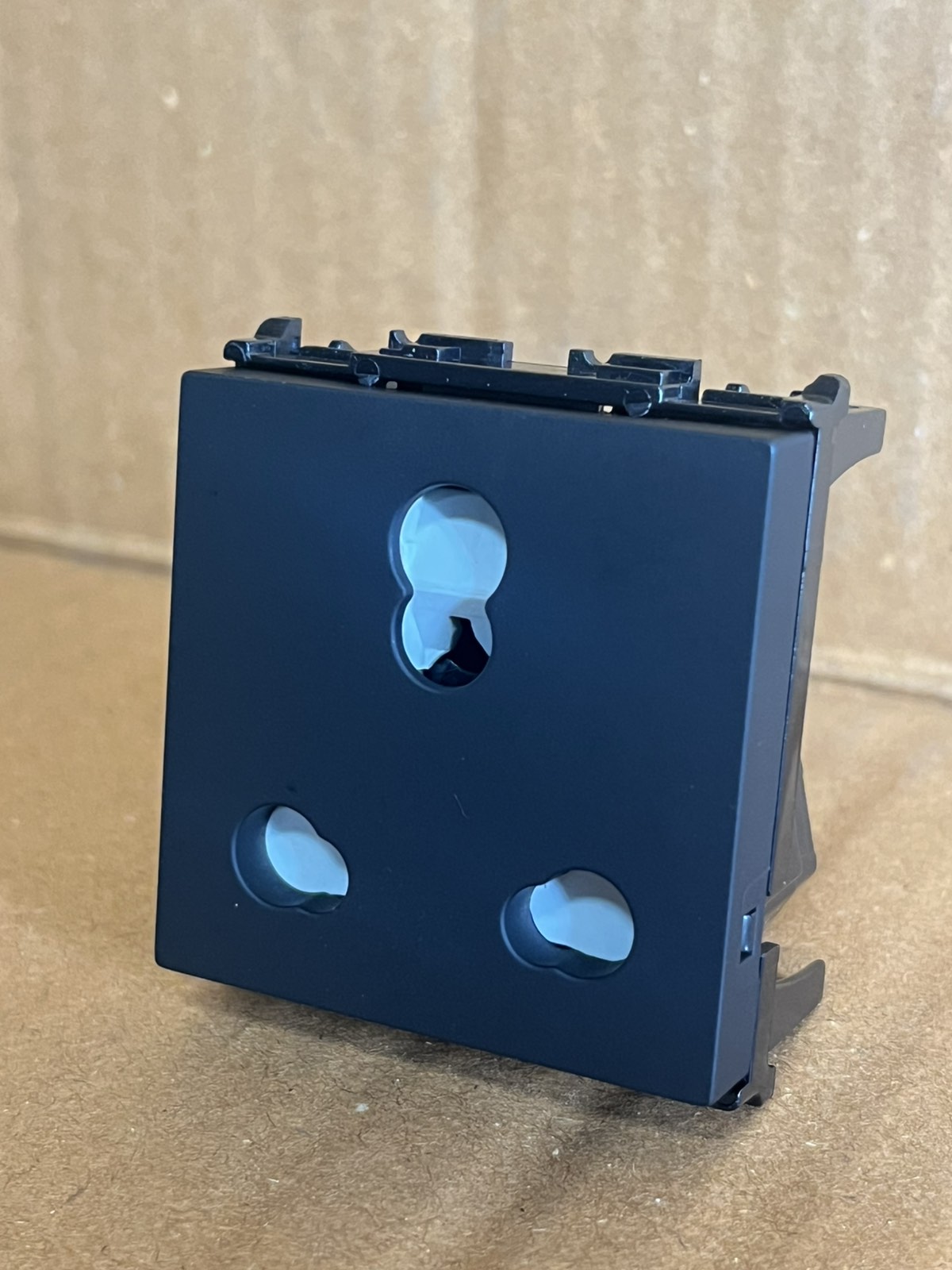 3 Pin socket 2M 6-16A Durro Ebony Black